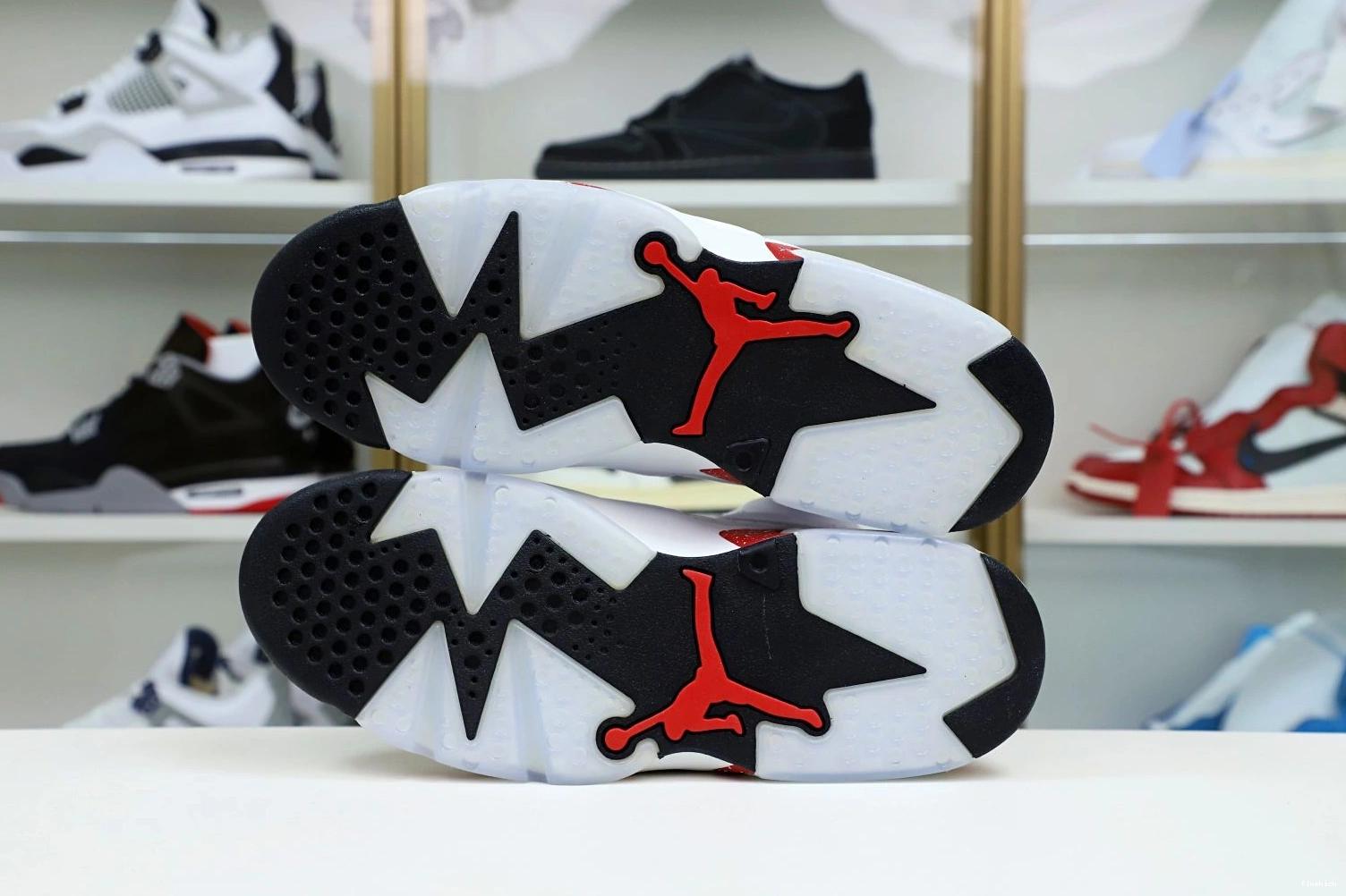RED AIR JORDAN 6 OREO 0730